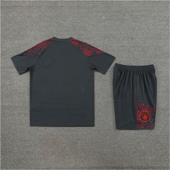 Conjunto Manchester City Treino Camisa e Short Preta/Vermelha 2023/24