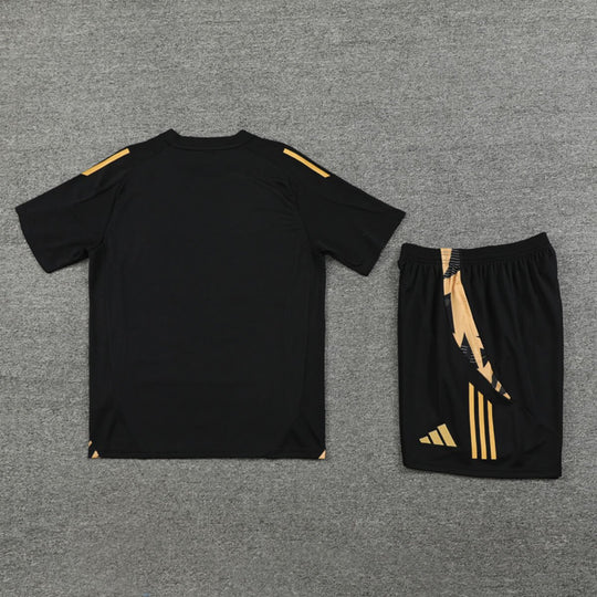 Conjunto Real Madrid Treino Camisa e Short Preta 2024/25